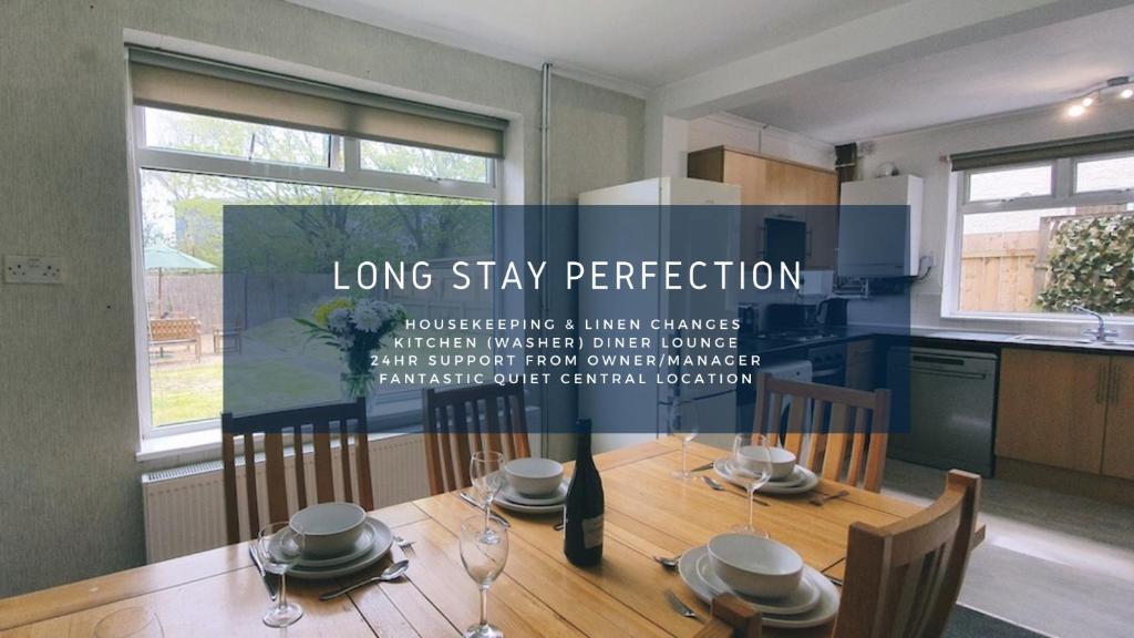 Dwellcome Home Ltd 3 DOUBLE Bedroom House Boldon, Ideal for long term contractor, etc stays, Free Parking, Fast WIFI, 3 miles 7 mins drive to Nissan, 15 mins to Sunderland Newcastle, Regular Housekeeping Options - see our site for assurance, Boldon