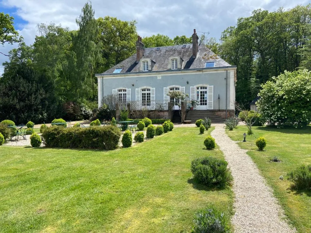 Hôtel les Grands Chênes, hotel in Saint-Fargeau