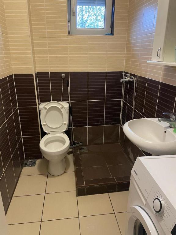 Cozy Private Apart ment - 3