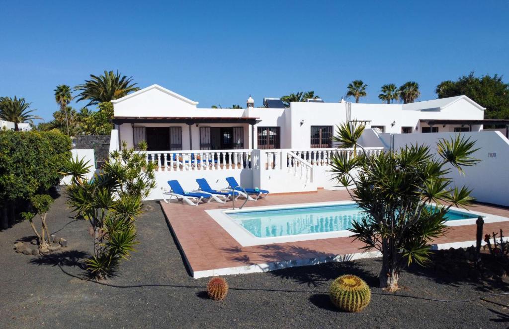 Villas with private pools - Just 7 min walk from beach, bars & dining - 2