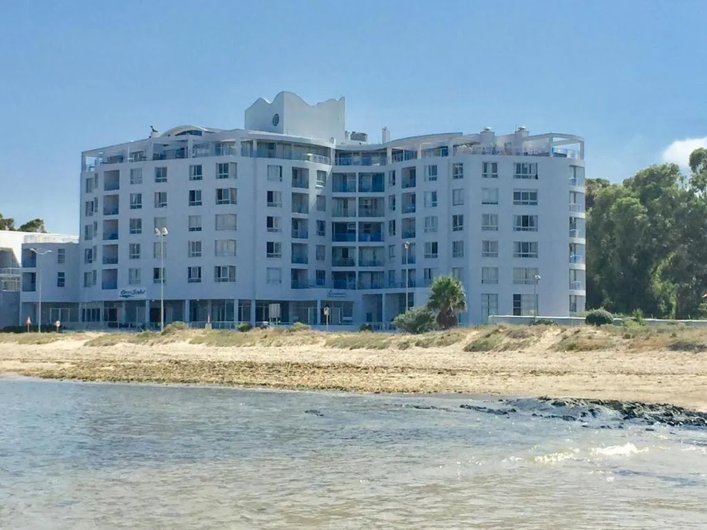 False Bay Inn, hotel in Strand