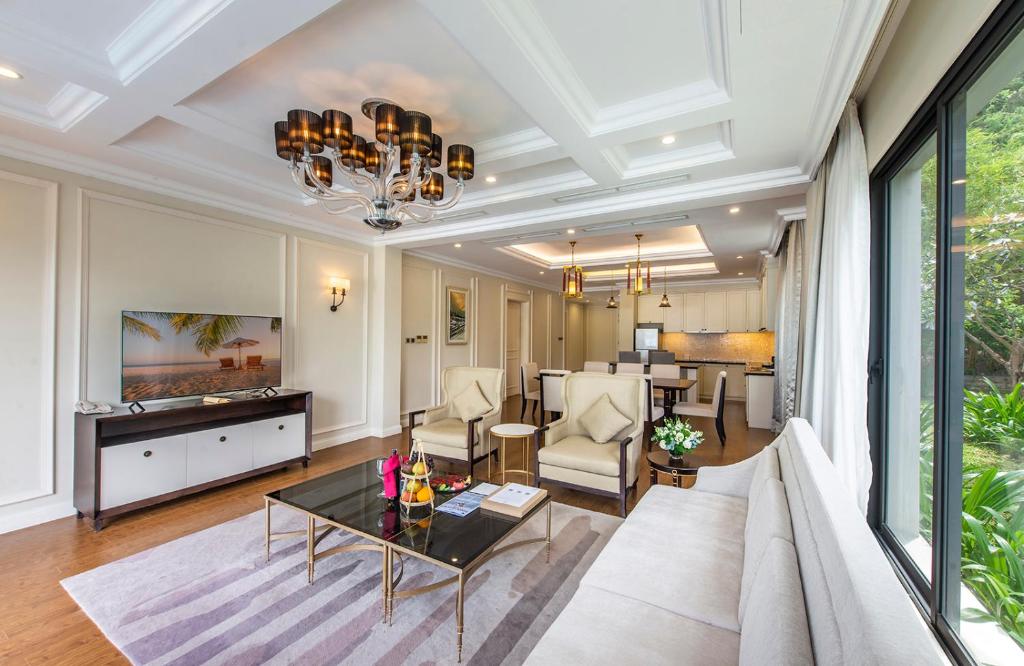 Shared lounge/TV area