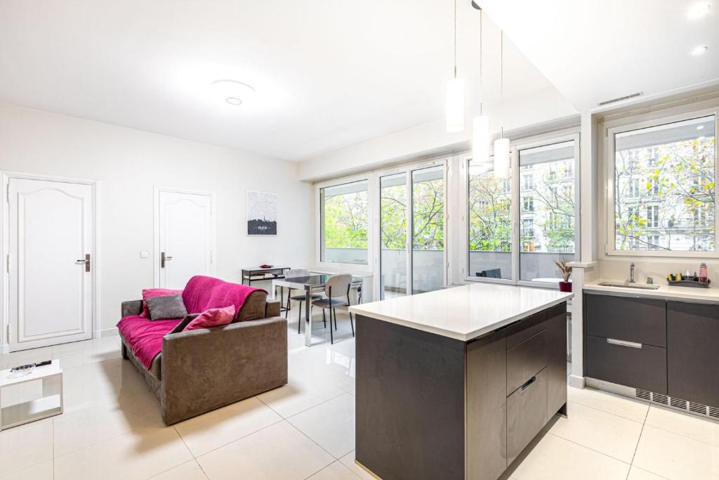 GuestReady - Bright charm with a terrace - 4