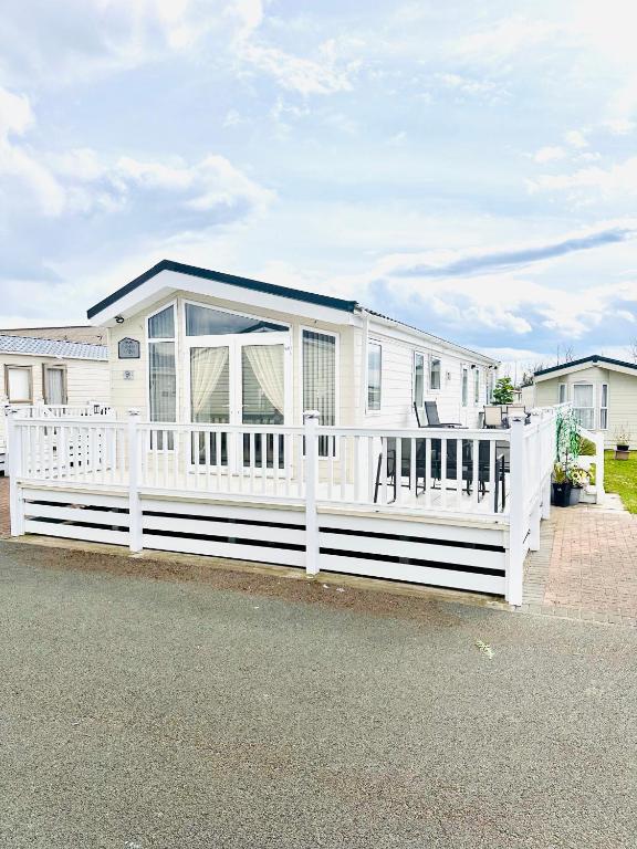 P&T's home from home, PLATINUM Spacious Lodge, Rhyl