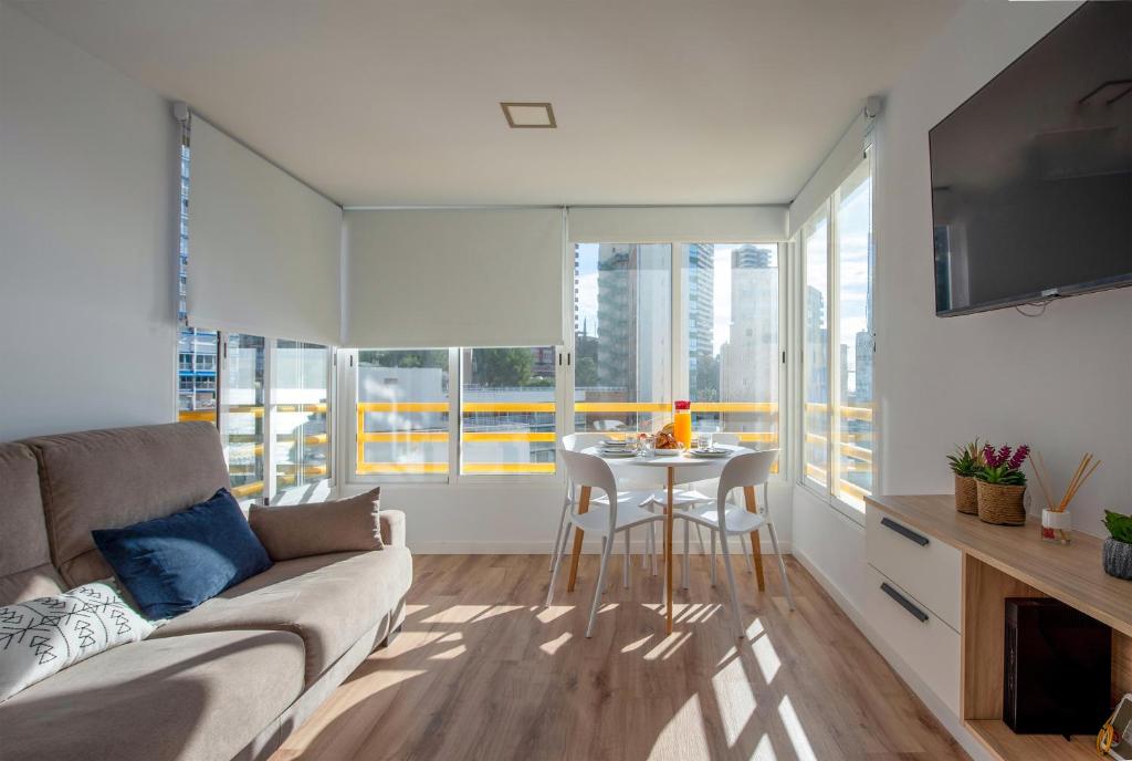 Stunning New Apt, Beach 1min, 2BR, Parking - 4