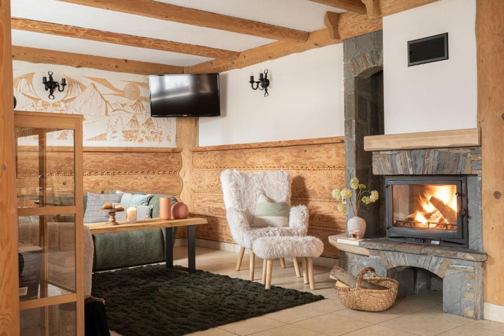 Willa Podhalanka Jacuzzi & sauna - drewniany dom dla 20 osób, Biały Dunajec