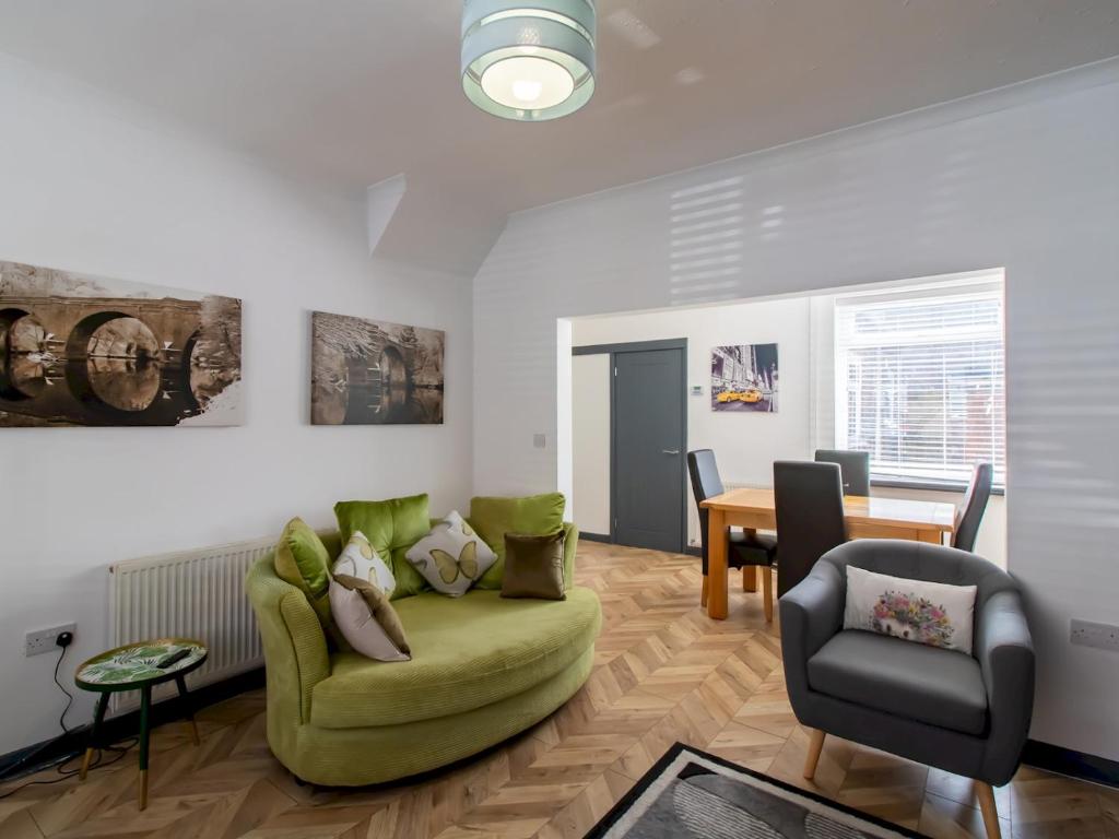 Pass the Keys Renovated Home Chilton Dog Friendly Sleeps 5, Ferryhill