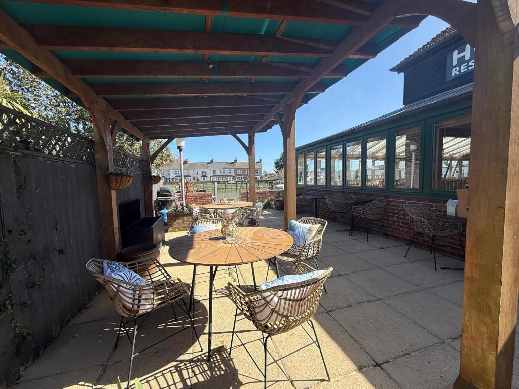 リバー ヘブン ホテル (River Haven Hotel)