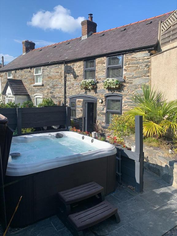 Barrog Cottage, Llanfair Talhaiarn