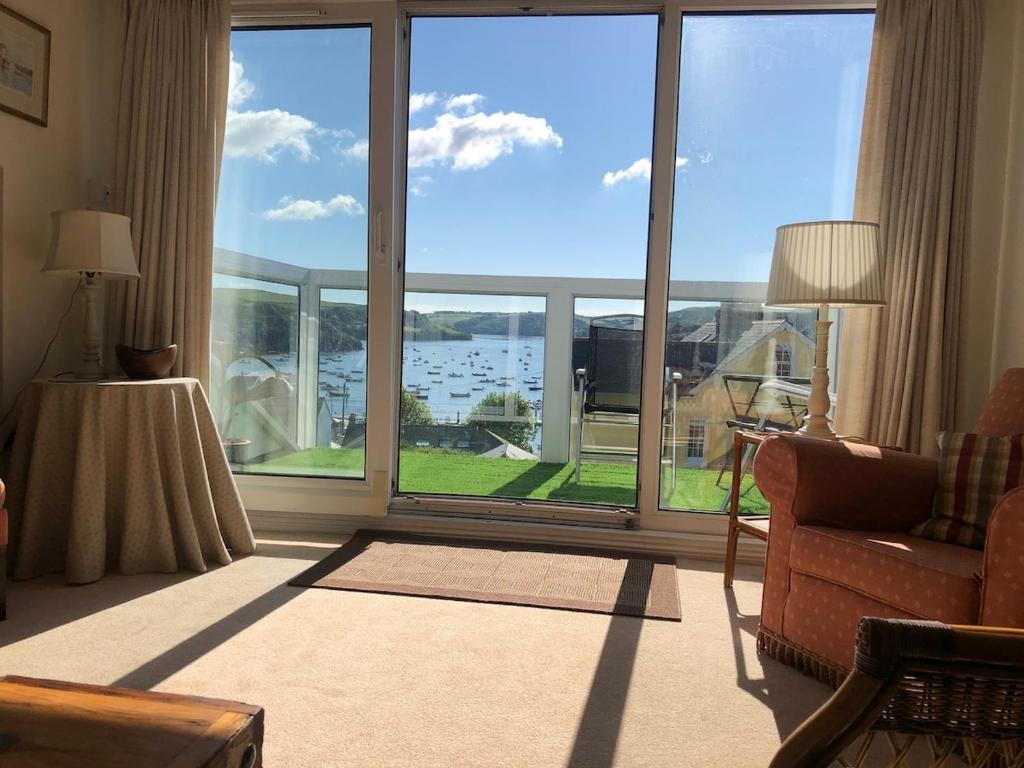 Salcombe - A Home from Home with estuary sea views, Salcombe