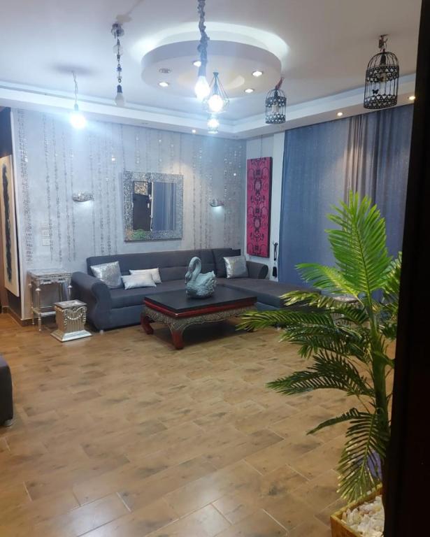 Charming Ground Floor Apartment in Dokki, Káhira