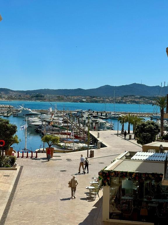 LeBellevue Vue exceptionnelle - port de Sanary - 2