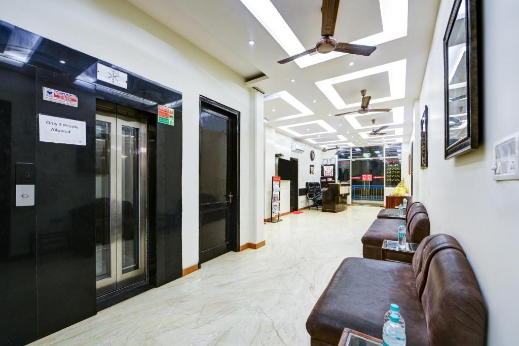 フロント・ロビー