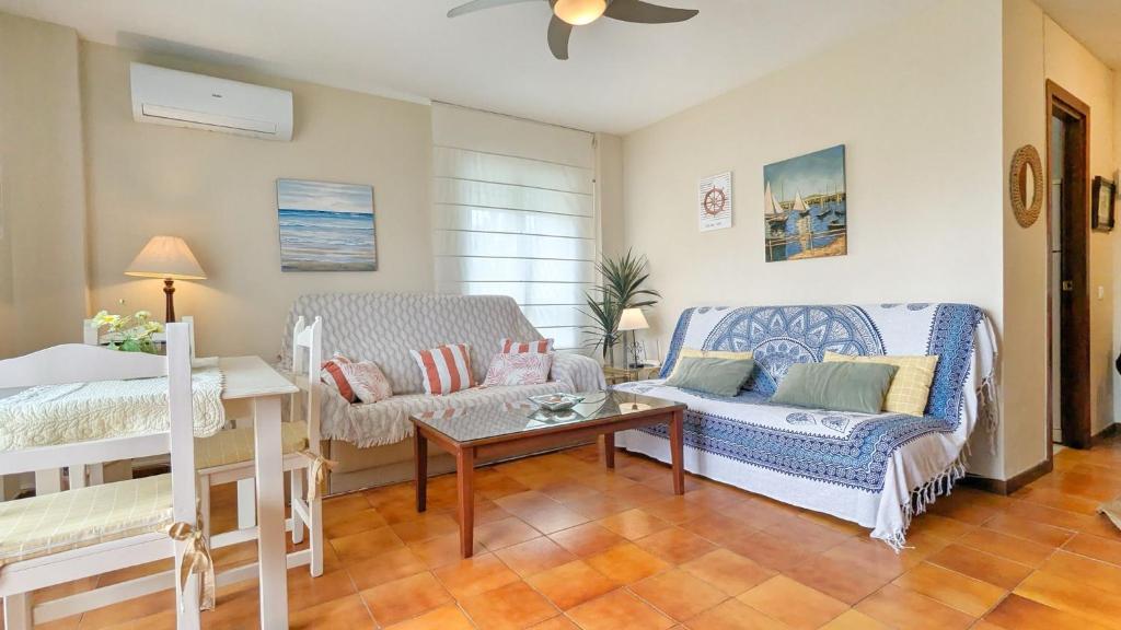Apartamento en Urbanización Privada con Piscina en Primera Linea de Playa - 3