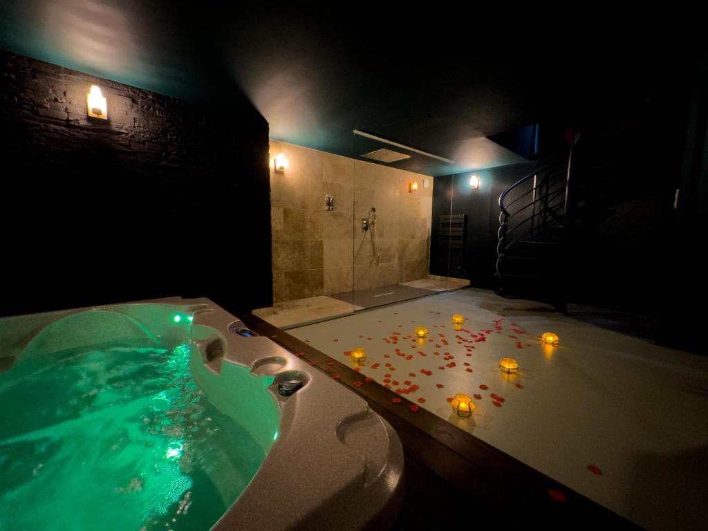 Mieuxqualhotel jacuzzi privatif Velvet Desire - 5