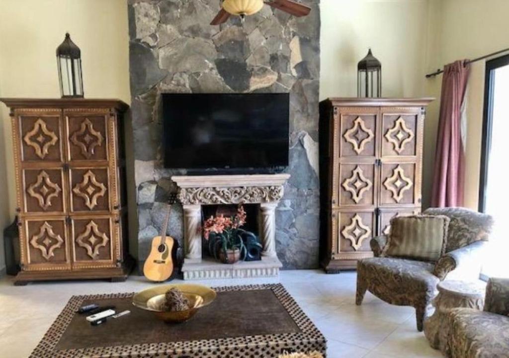 Luxury Cabo San Lucas Villa With Two Pools, Great for Large Groups - 4