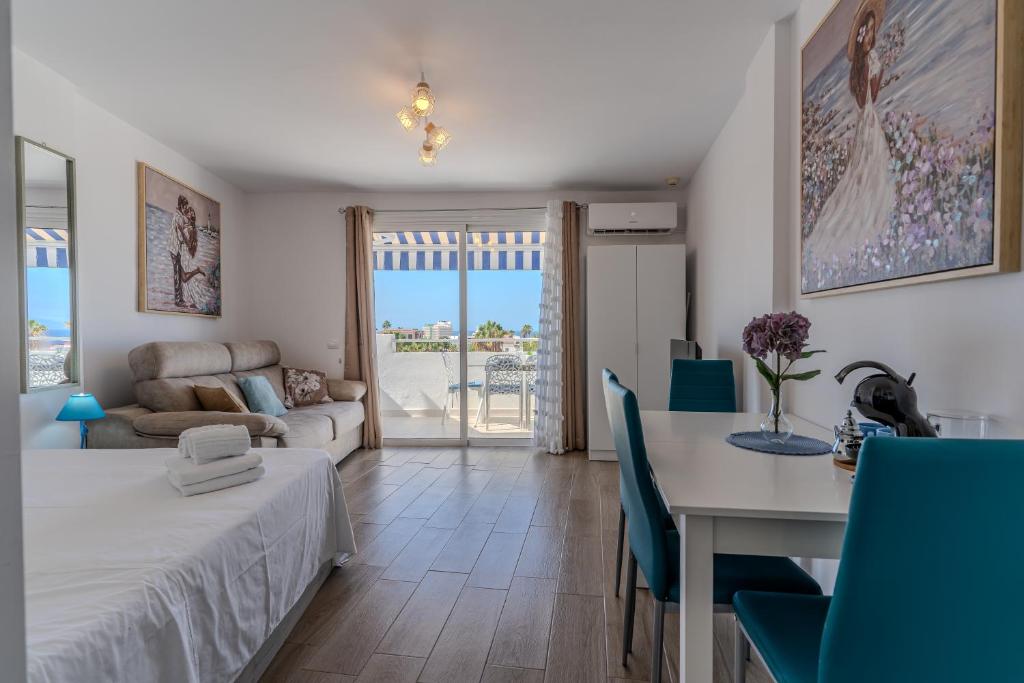 Malibu park studio with ocean views & heated pool - 2