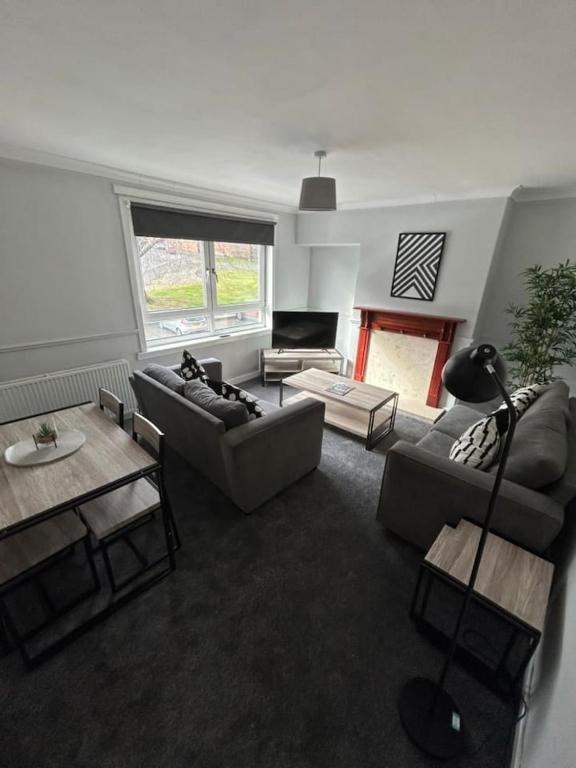 3-Bed Apartment Central Greenock, Greenock