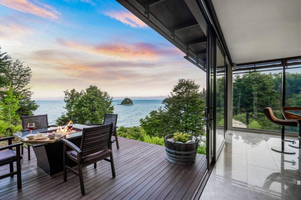 Lodge by the beach - Luxury, Beach access, Ocean views, Private chef, Kaiteriteri