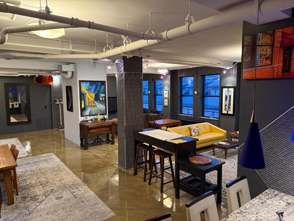 Lee Flat, Charleston