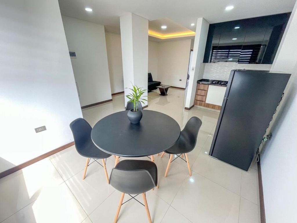 2-bedroom apartment & Free parking - 3