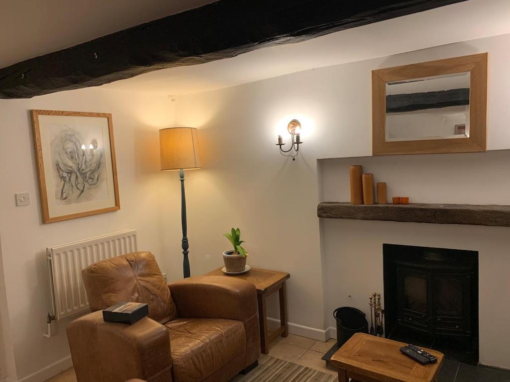 Cute cob cottage, Winterborne Stickland