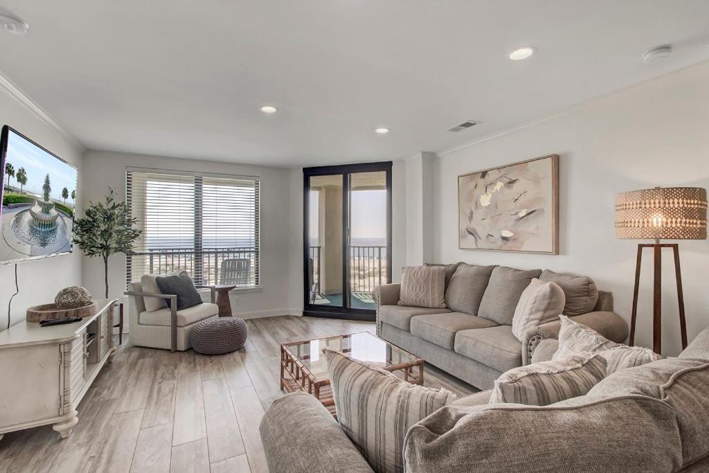 Summerhouse 301 by Wild Dunes, Oceanfront, Isle of Palms