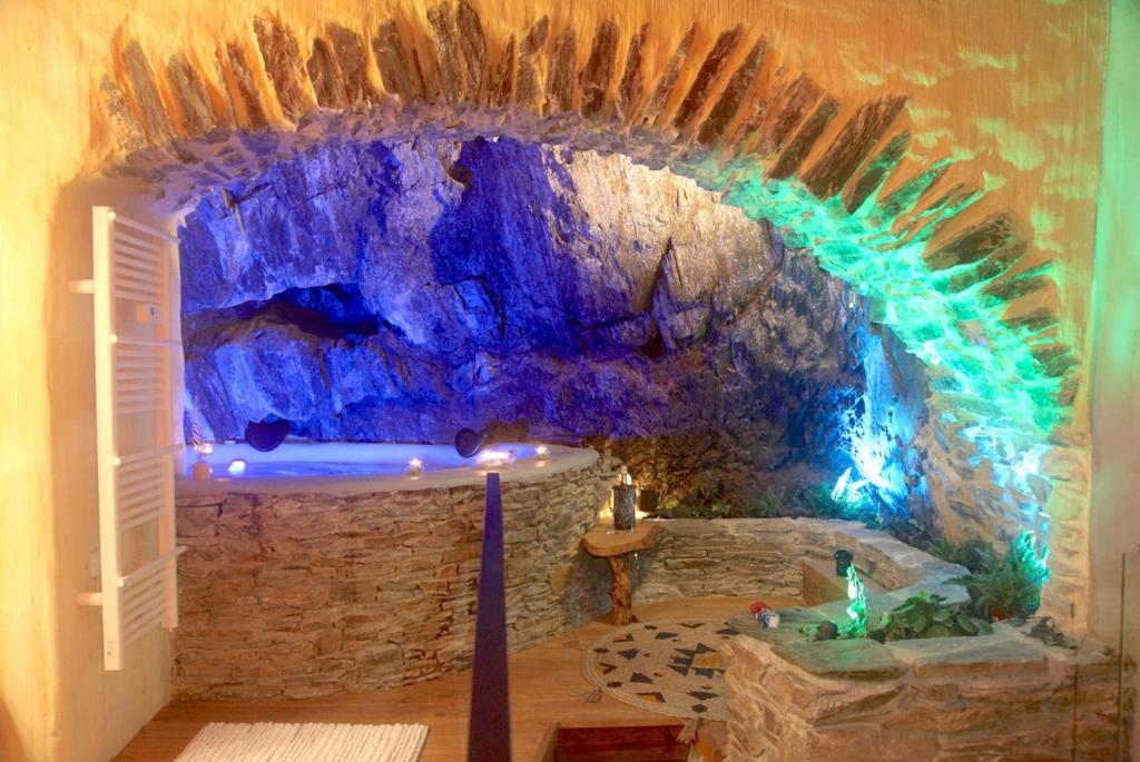 Spa Troglodyte avec Cour, à 20m des Plages, LoveRoom avec Jacuzzi ''Le Ginkgo'' - 3