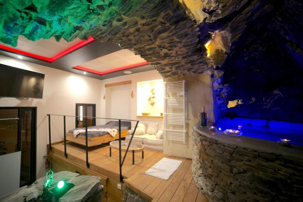 Spa Troglodyte avec Cour, à 20m des Plages, LoveRoom avec Jacuzzi ''Le Ginkgo'' - 4