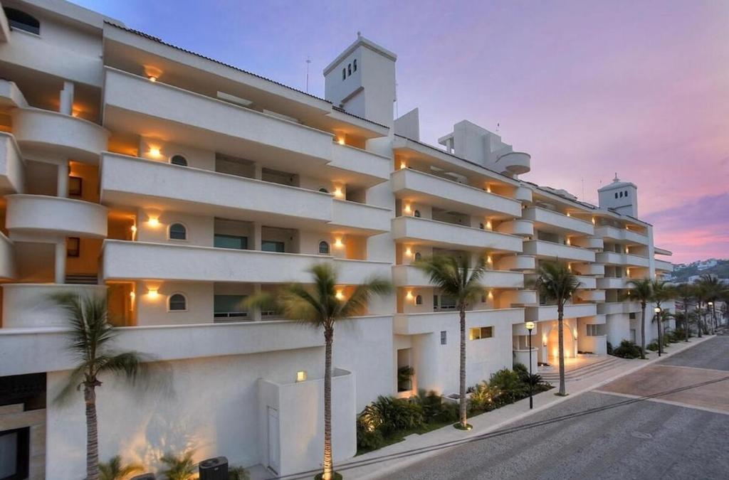 Portozul 2210, Manzanillo