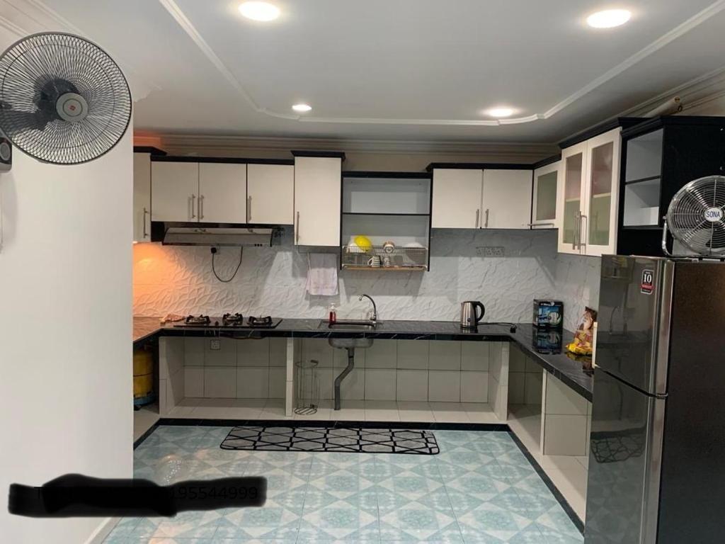 Thind's Place, Kamunting