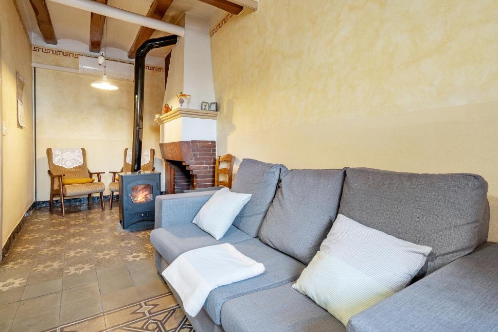 Ca Cedó, Serra de Almós