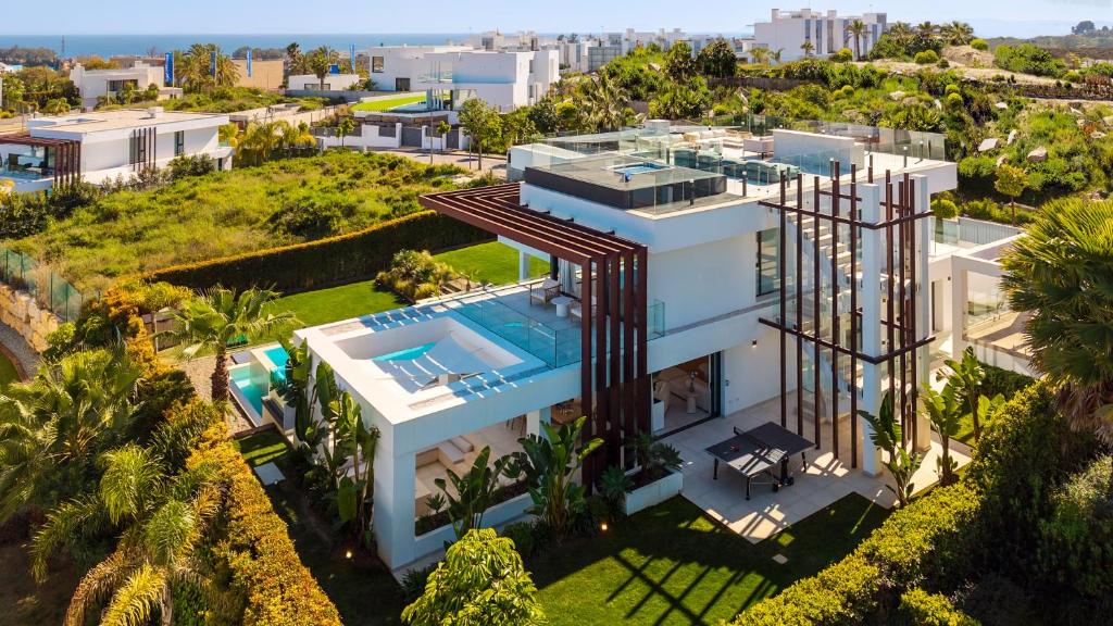 VACATION MARBELLA I Villa Martinica, Turquoise Heated Pool, Rooftop Hot Tub with Sea View, Cine Room, Night Security, Alarm System, 5 min to the Beach - 4