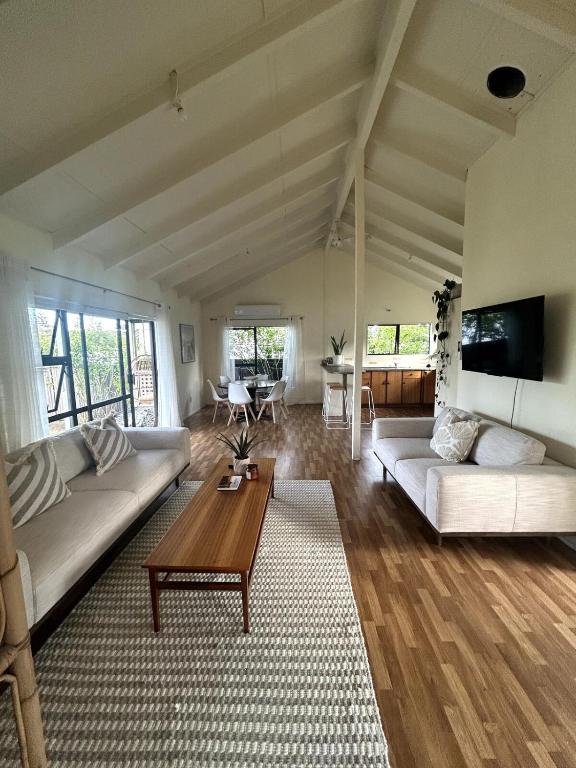 Coastal Escape - Cooks Beach, Cooks Beach