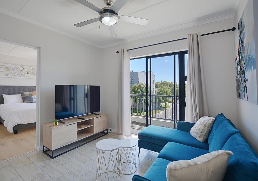 Modern Apartment, 5 mins from beach, Balcony, Cape Town