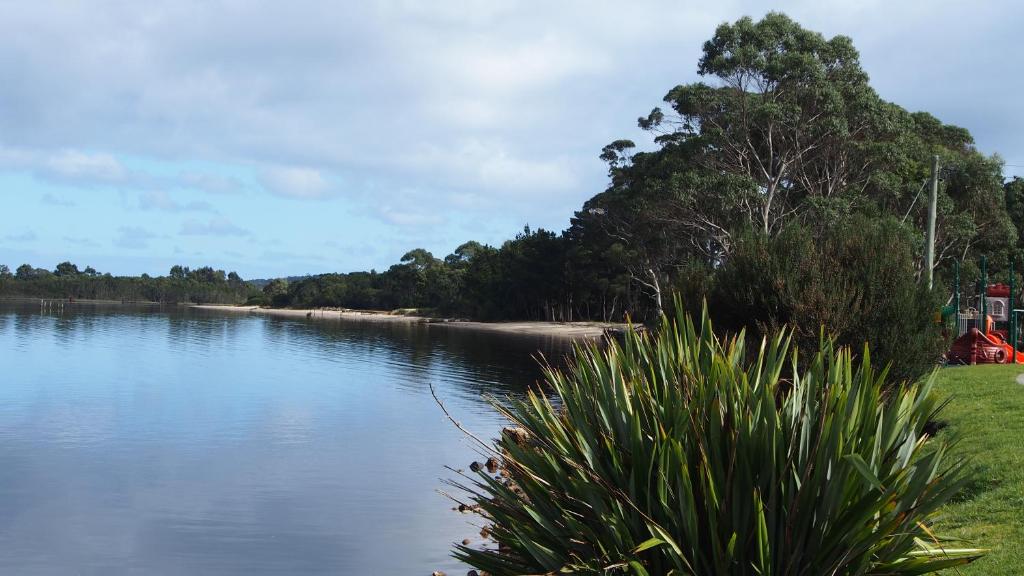 Strahan Retreat Holiday Park photo