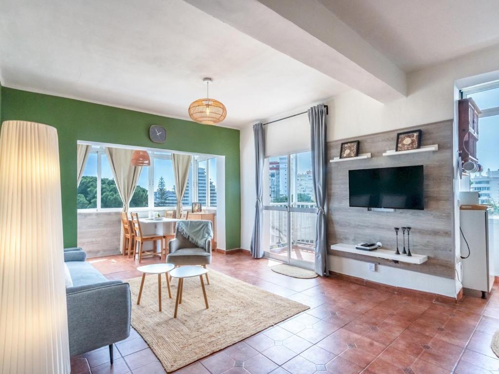 Entire well located 3 Bed Seaview Apartment Pass the Keys, Benalmádena