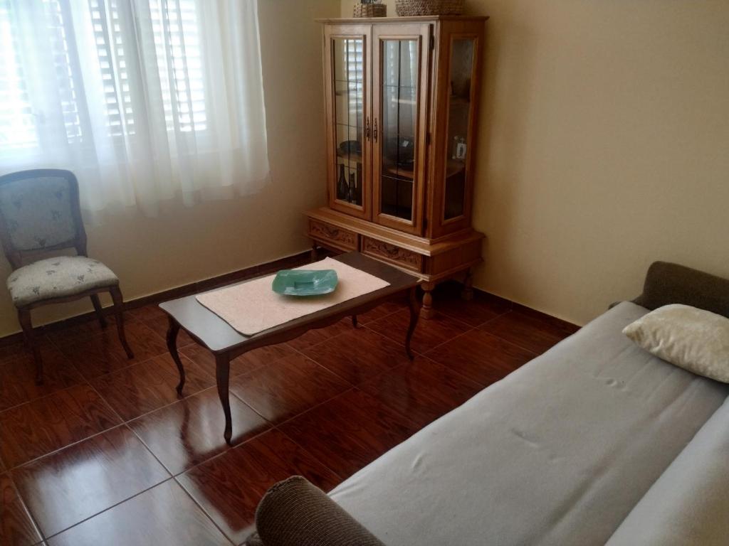 Nikola sobe, Kravlja