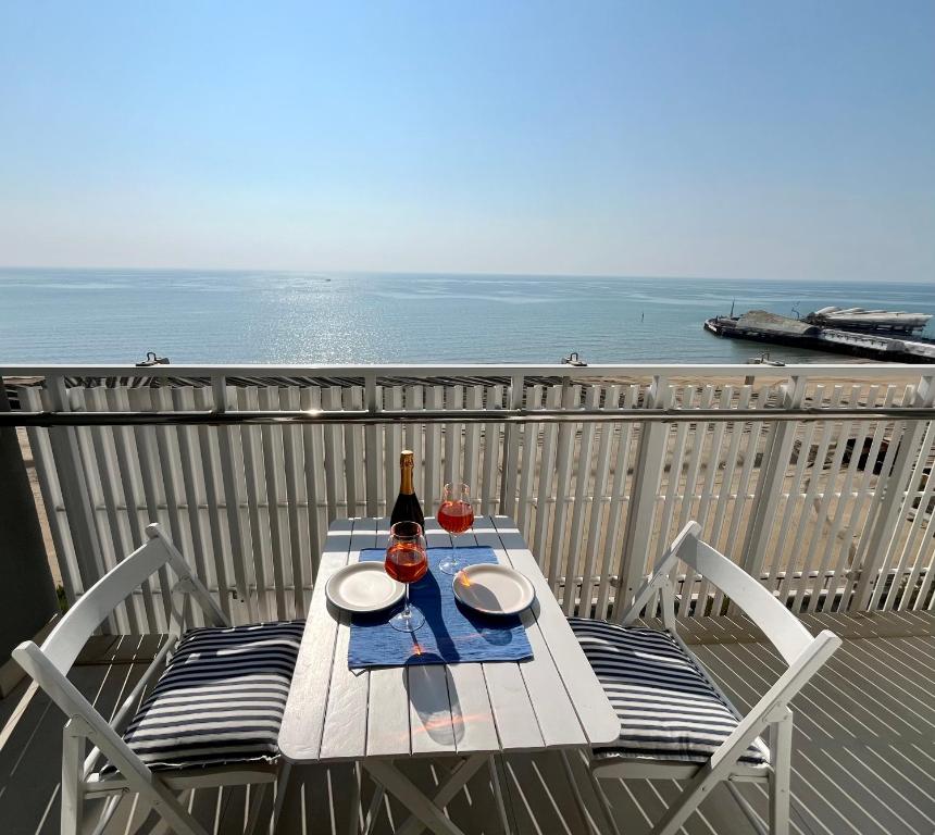 Stupenda vista mare, 10m dalla spiaggia, 8 piano e P privato - 2