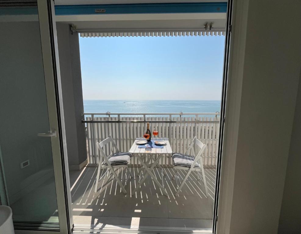 Stupenda vista mare, 10m dalla spiaggia, 8 piano e P privato - 4