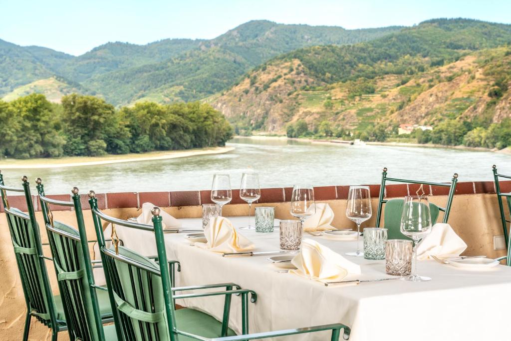 Restaurant, Hotel Schloss Duernstein in Durnstein