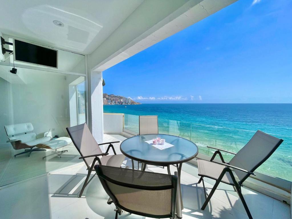 Emalco SeaFront Modern Apartment - 4