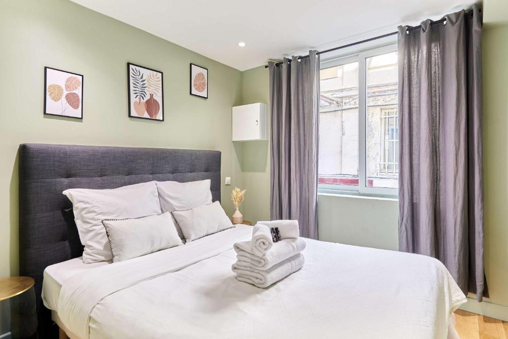 Apartment Center of Paris by Studio prestige - 5