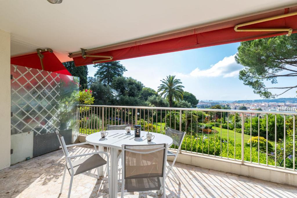 Sea View & Gardens in Antibes, Antibes