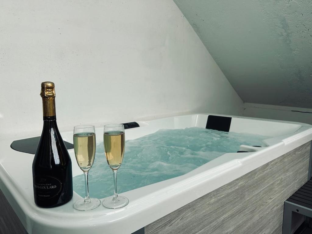 1 lenoir cocon romantique avec jacuzzi au centre - 3