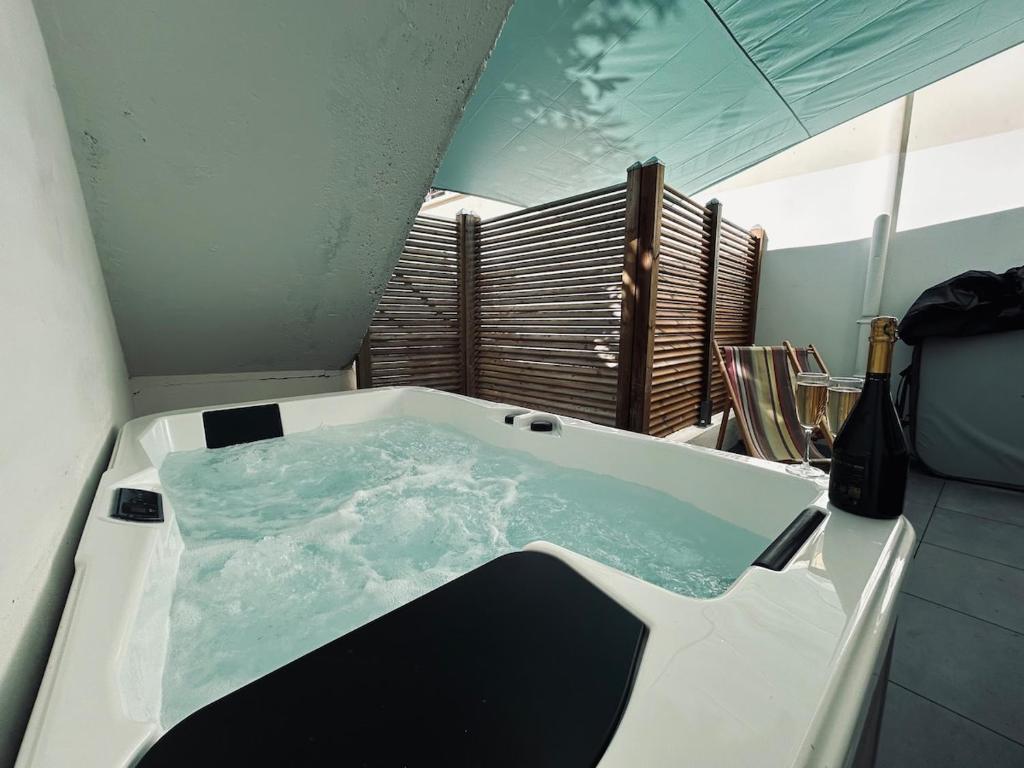 1 lenoir cocon romantique avec jacuzzi au centre - 5