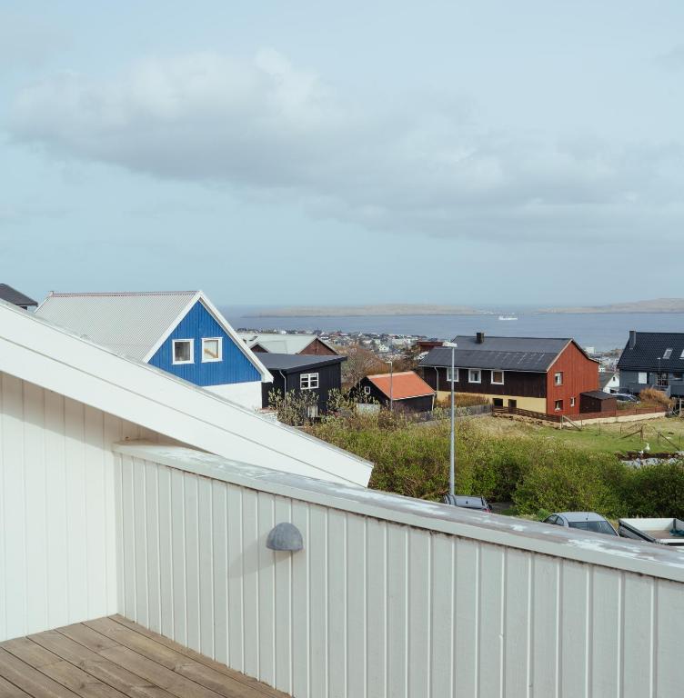 2BR Apt - Balcony and Sea Views - Parking - Tórshavn, Tórshavn