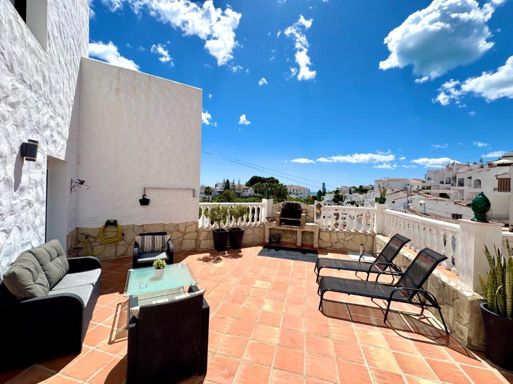 Casa en Nerja con gran terraza, muy luminosa y en tranquila urbanización - 2
