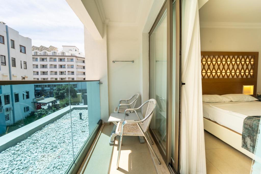 Aurasia Deluxe Hotel 전경