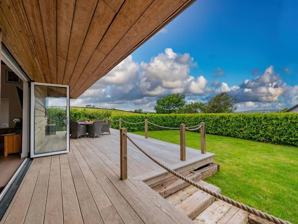 Log Cabin On Family Farm With Countryside Views, Slapton